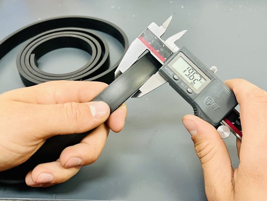 Precision Vs Accuracy: What Are The Differences In Engineering Manufacturing Image blog